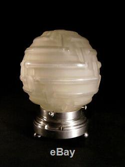A. Hunebelle Lampe Veilleuse Art Deco Labyrinthe Globe En Verre Pressé 1930