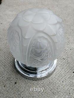 Ancien globe plafonnier art déco verre moulé décor fleurs Lustre applique