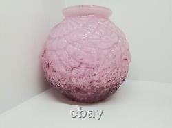 Ancien vase boule en verre moulé Delatte Nancy décor en relief vintage art déco