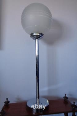Ancienne lampe de table art déco acier chromé et globe verre dépoli style Mazda