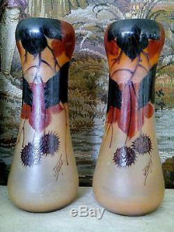 Ancienne paire de vases en verre émaillés art déco signés Joma monogramme A. V