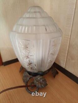 Art Deco Lampe de table globe obus oblong pied forge motif aux feuilles