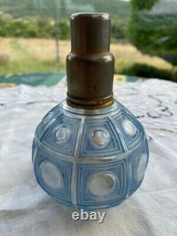 Belle et rare lampe Berger ancienne en verre moulé pressé bleuté motif art déco