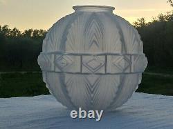 Enorme & rare Globe en verre, pressé, moulé époque Art déco H 30 cm