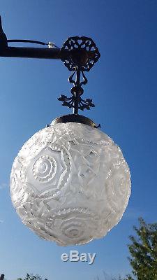 Grand ancien plafonnier boule en verre Art Déco de style Degué / R. Lalique