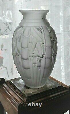 Grand vase Art Déco en verre pressé-moulé Muller frères décor fuchsias stylisés