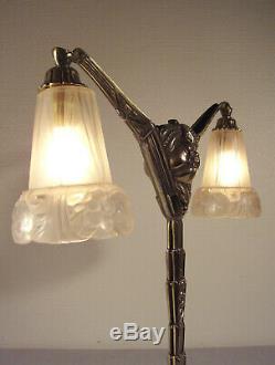 Grande lampe double art déco en bronze et tulipes en verre moulé pressé 1925