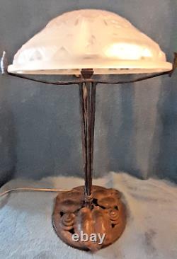 Importante lampe signé MEYNADIER art deco 1930 en verre moulé et fer forgé 50cm