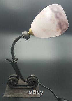 LAMPE ART DECO BUREAU FER FORGE TULIPE PATE DE VERRE signée DEGUE french lamp