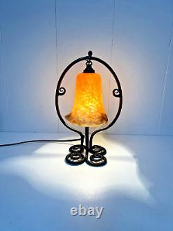 LAMPE ART DÉCO MONTURE FER FORGÉ MARTELÉ TULIPE PATE DE VERRE XXème