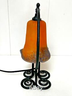 LAMPE ART DÉCO MONTURE FER FORGÉ MARTELÉ TULIPE PATE DE VERRE XXème