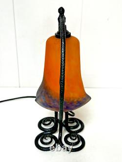 LAMPE ART DÉCO MONTURE FER FORGÉ MARTELÉ TULIPE PATE DE VERRE XXème