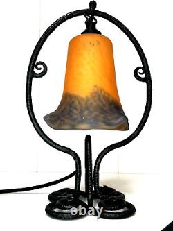 LAMPE ART DÉCO MONTURE FER FORGÉ MARTELÉ TULIPE PATE DE VERRE XXème