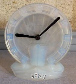 Lalique Ato verre opalescent pendulette Normandie paquebot clock