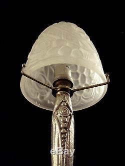 Lampe Art Déco En Bronze Argenté Et Obus En Verre Moulé Pressé 1930