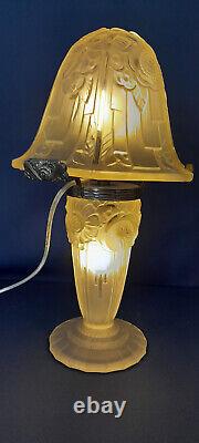Lampe Art Déco En Verre Moulé Pressé 1930 signé OLLIER verreries des Hanots
