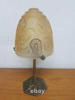 Lampe Art Deco en bronze et verre moulé marron gilles degue muller