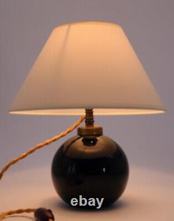 Lampe Art Déco en verre opalin noir de style Jacques Adnet 1930
