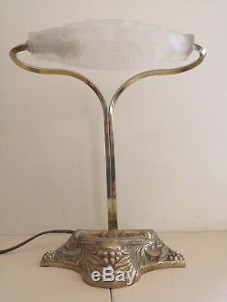 Lampe En Bronze Art Deco / Art Nouveau. Tulipe En Pate De Verre