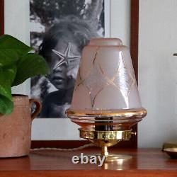 Lampe d'appoint globe ancien en verre rose avec des dorures, pied en laiton