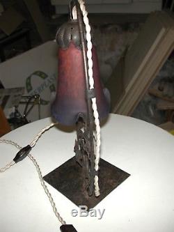 Lampe de table art déco Degué fer forgé et pâte de verre décor feuilles de vigne