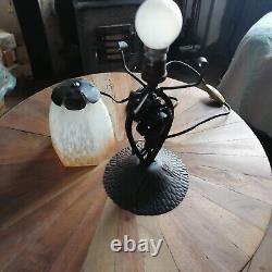 Lampe fer forgé début siècle dernier, Pied Fer Forgé Aux Roses et Tulipe Verre