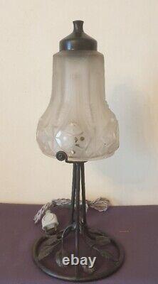 MULLER Fres, Très jolie lampe art déco tulipe en verre pressé moulé