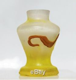 MULLER Lunéville Rare Vase Miniature PAPILLONS Pâte de Verre Gravé 5.4cm gallé