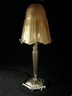 P. Maynadier Lampe Art Déco En Bronze Nickelé Et Obus En Verre Pressé 1930