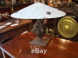 Pied de lampe Art Déco en fer forgé avec chapeau champignon en verre