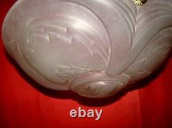 Plafonnier coupe en verre moulé blanc satiné diamètre 40 cm ép. Art-déco (1930)