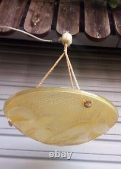 Plafonnier / lustre Art déco aux oiseaux en verre moulé jaune en état de marche