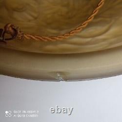 Plafonnier / lustre Art déco en verre moulé pressé jaune miel en état de marche