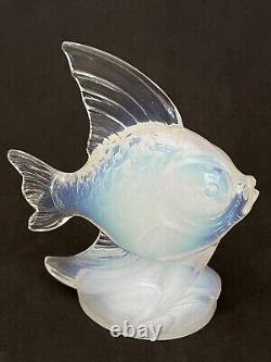 Poisson, sujet en verre opalescent, art déco