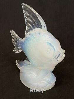 Poisson, sujet en verre opalescent, art déco