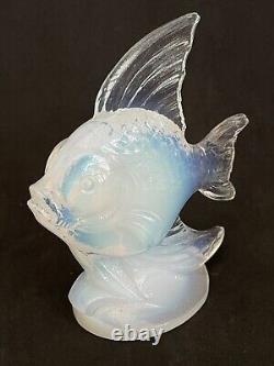 Poisson, sujet en verre opalescent, art déco