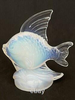 Poisson, sujet en verre opalescent, art déco