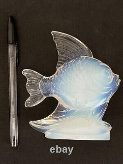 Poisson, sujet en verre opalescent, art déco