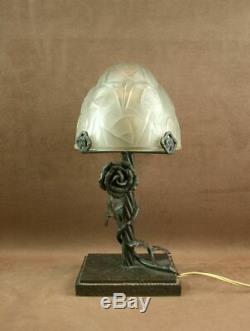 Superbe Lampe Art Déco En Fer Forgé Signé Et Obus En Verre Pressé Degué 1930