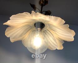 Suspension Art deco en forme de fleur verre pressé