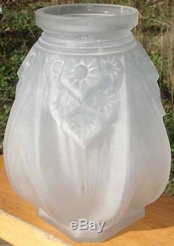 -Vase Art Deco 1930 en Verre Moulé Pressé signé MULLER Frères LUNEVILLE