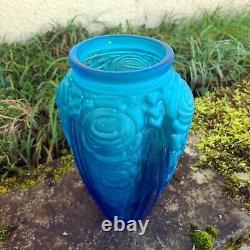 Vase Art Déco Motif Floral De Couleur Bleu Verre Poli Et Dépoli Époque