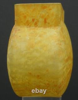Vase Daum Nancy d époque art déco jaune orangé en pâte de verre