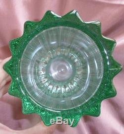 Vase art déco en verre moulé couleur vert d'eau signé Pierre d' Avesn